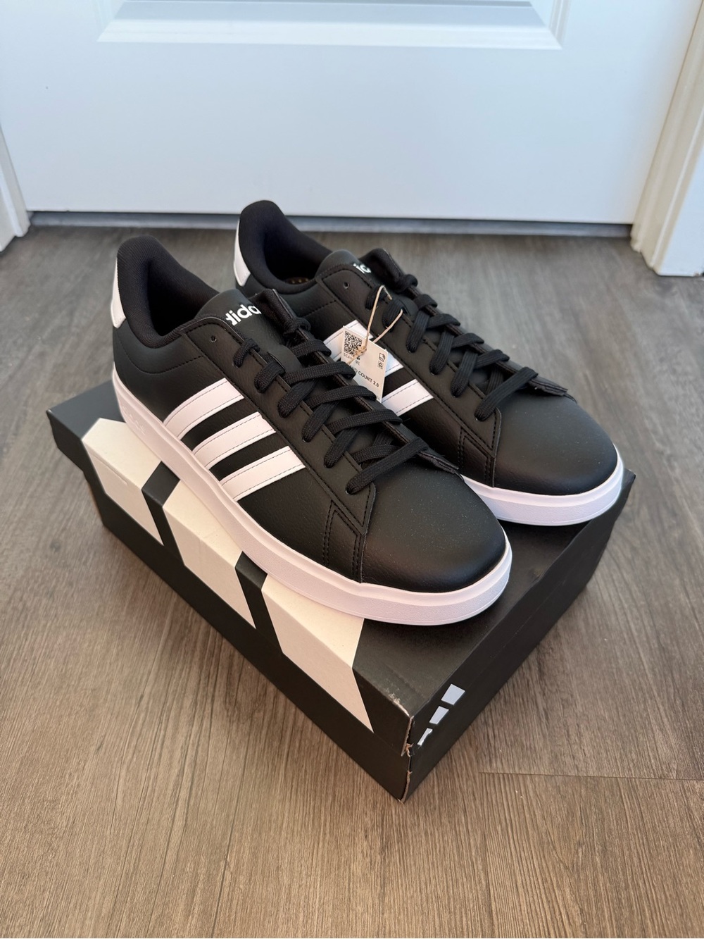 NWT Men’s Adidas Grand Court 2.0 Sneakers Size 11 Black & White Shoes Brand New! - Picture 4 of 12
